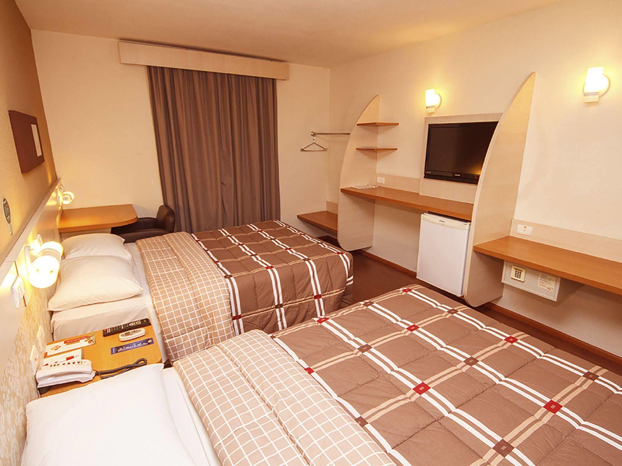 Hotel 10 Joinville Bagian luar foto