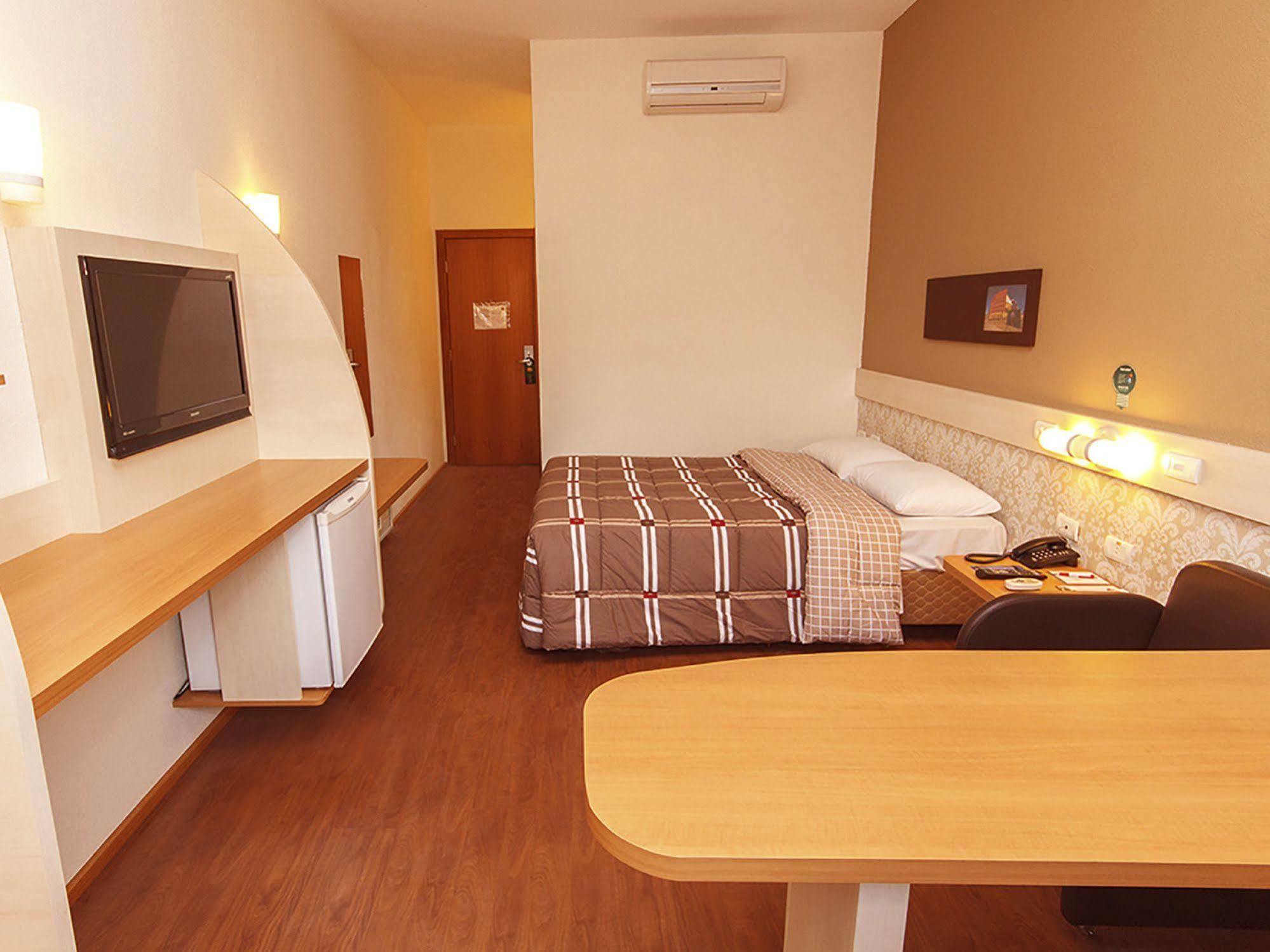 Hotel 10 Joinville Bagian luar foto