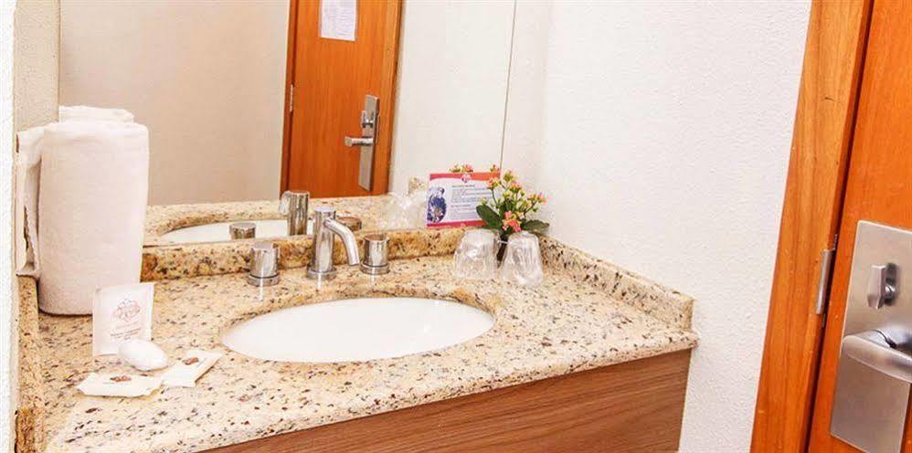 Hotel 10 Joinville Bagian luar foto
